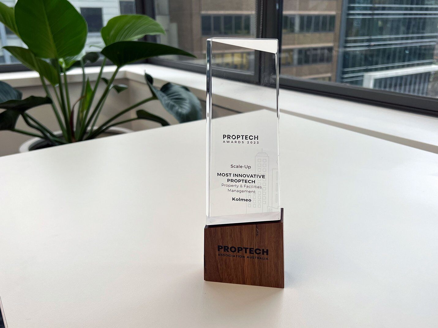 KolmeoProptechAwards_trophy.width-1431
